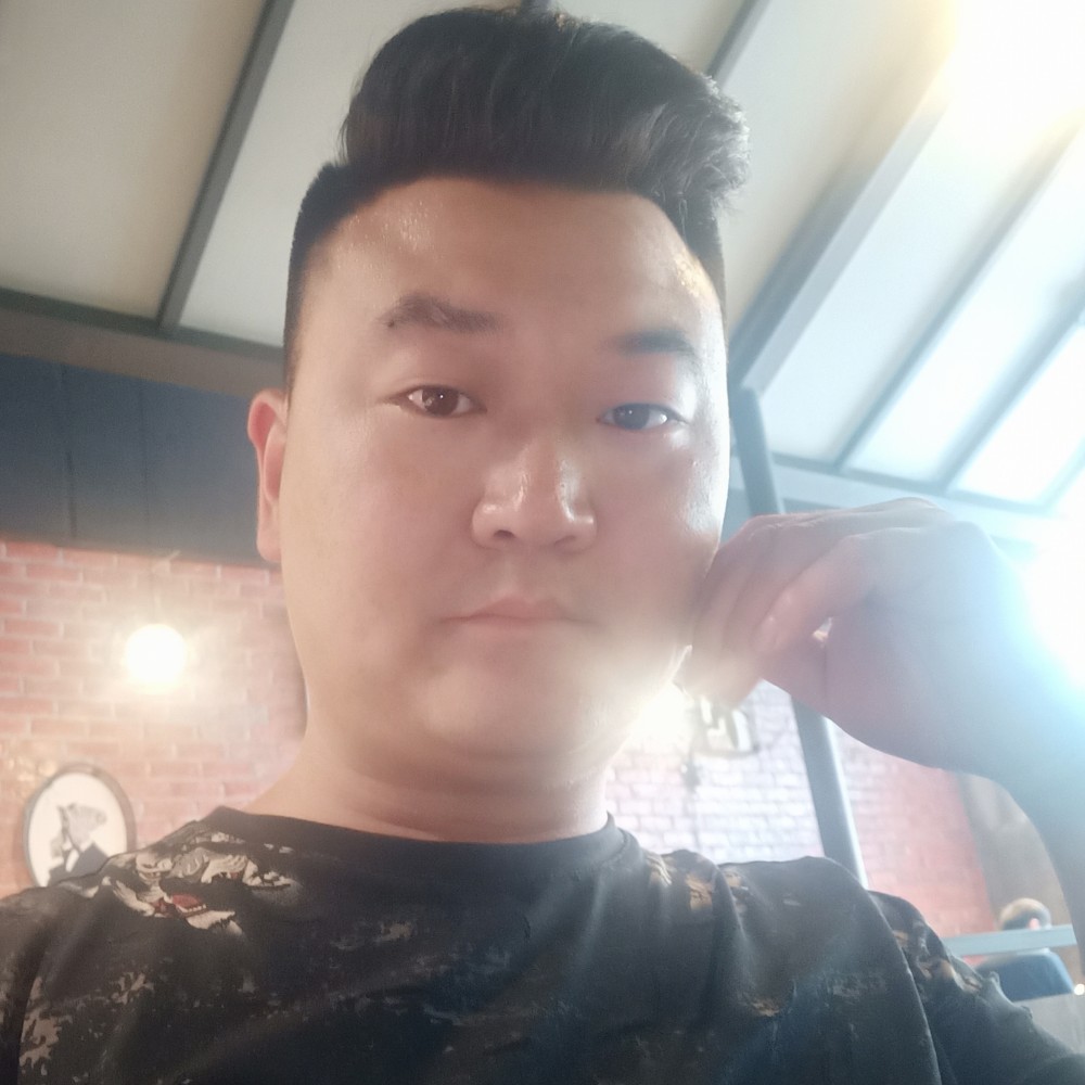 青琯一个人的照片