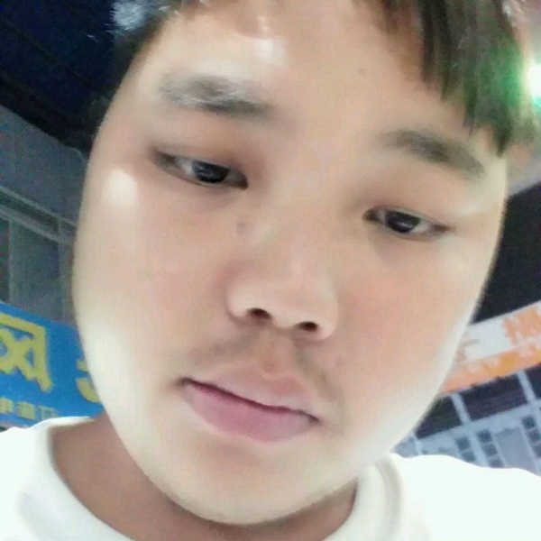 热心挽手含羞草的照片
