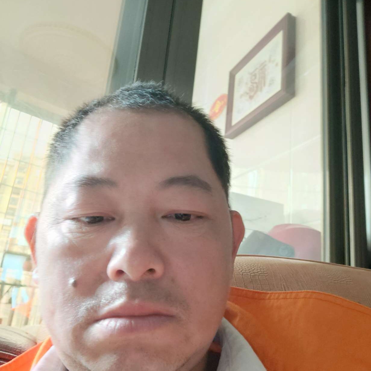 明理打自行车的照片