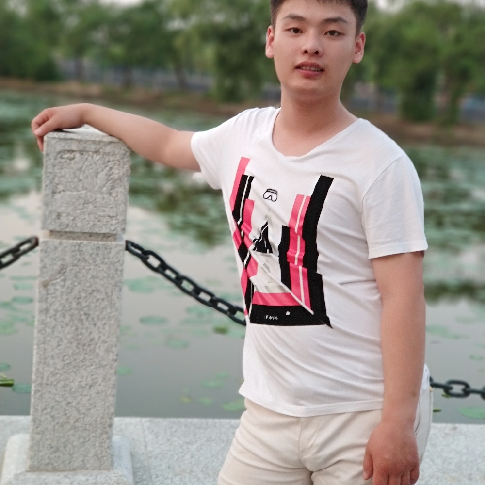 闹挺的照片