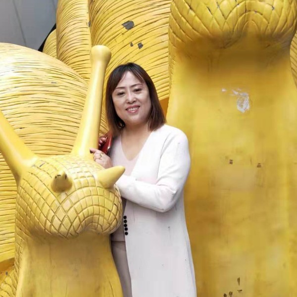 搞怪拿画笔的照片