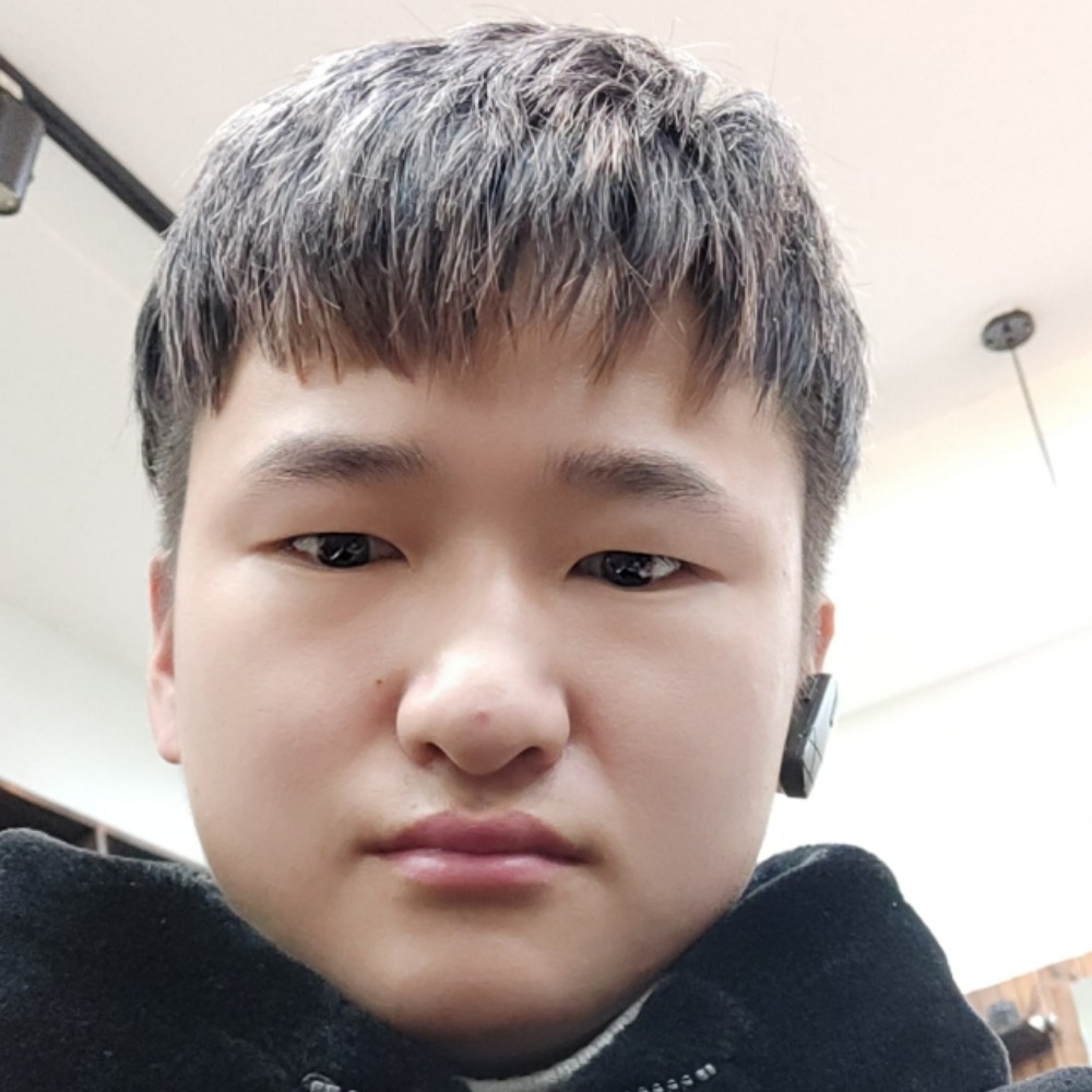 坚强闻猎豹的照片