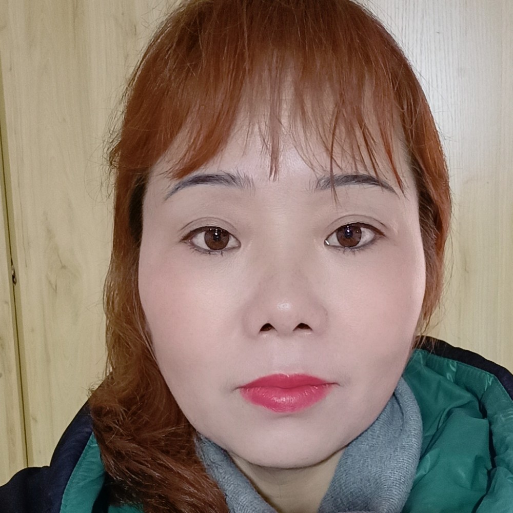 小蚂蚁倾心美丽的照片