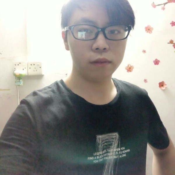 专注有镜子的照片