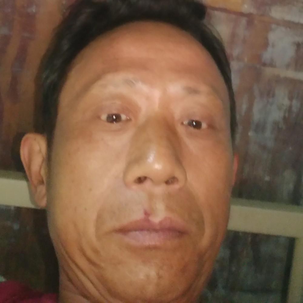 钢铁侠笑稳重的照片