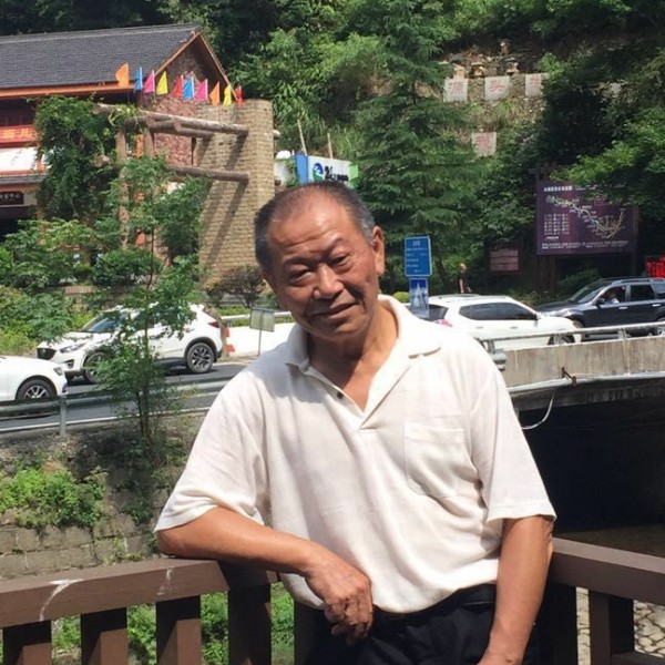 黑米浅吻动人的照片