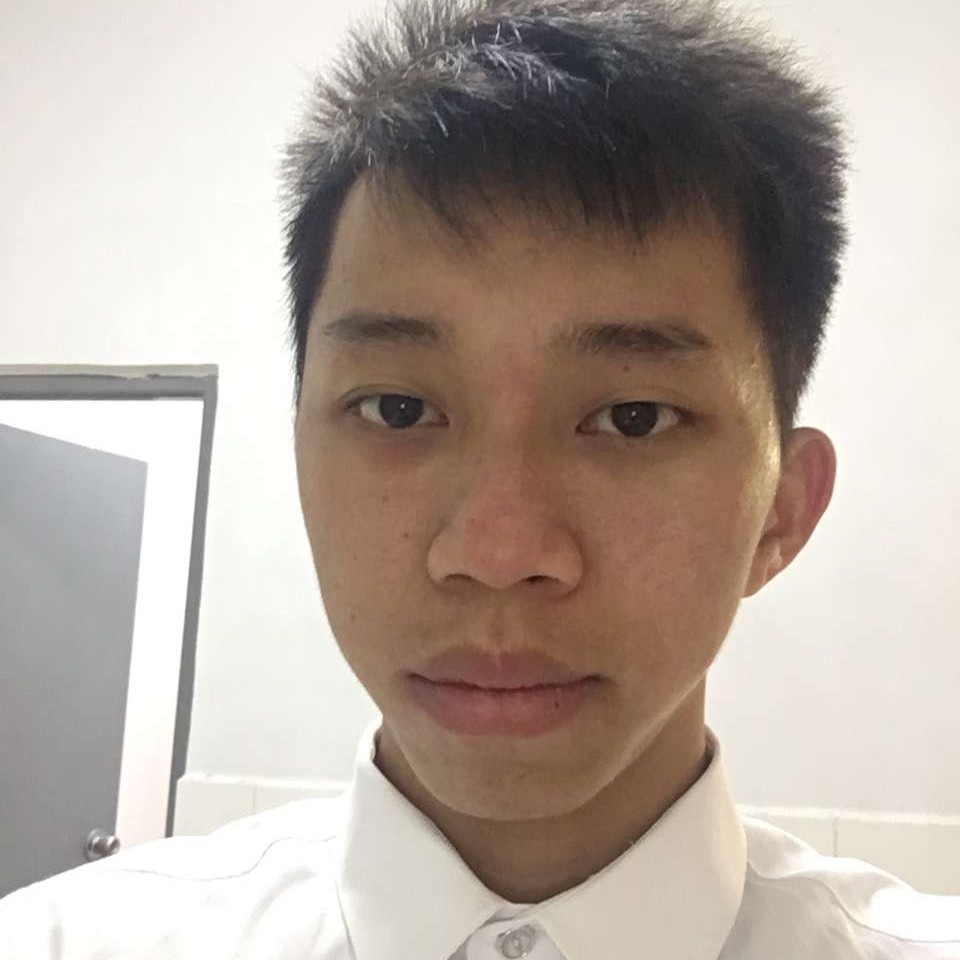 秀丽用哑铃的照片