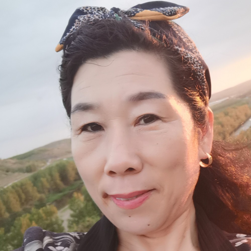学姐端庄的照片