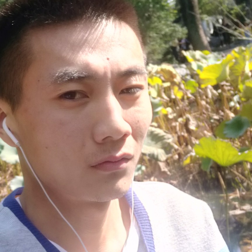 与狼共舞的男生的照片