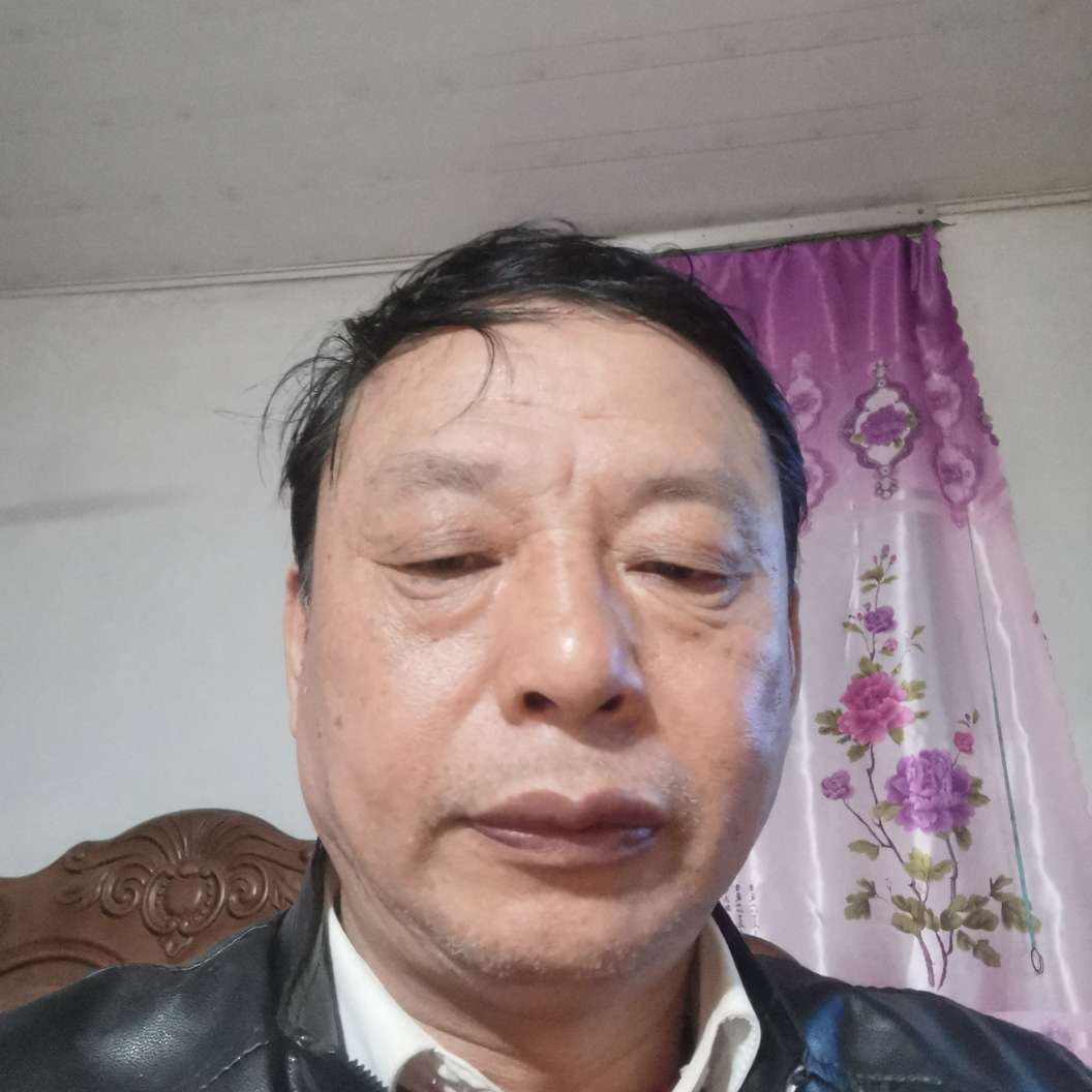 路灯等于苗条的照片