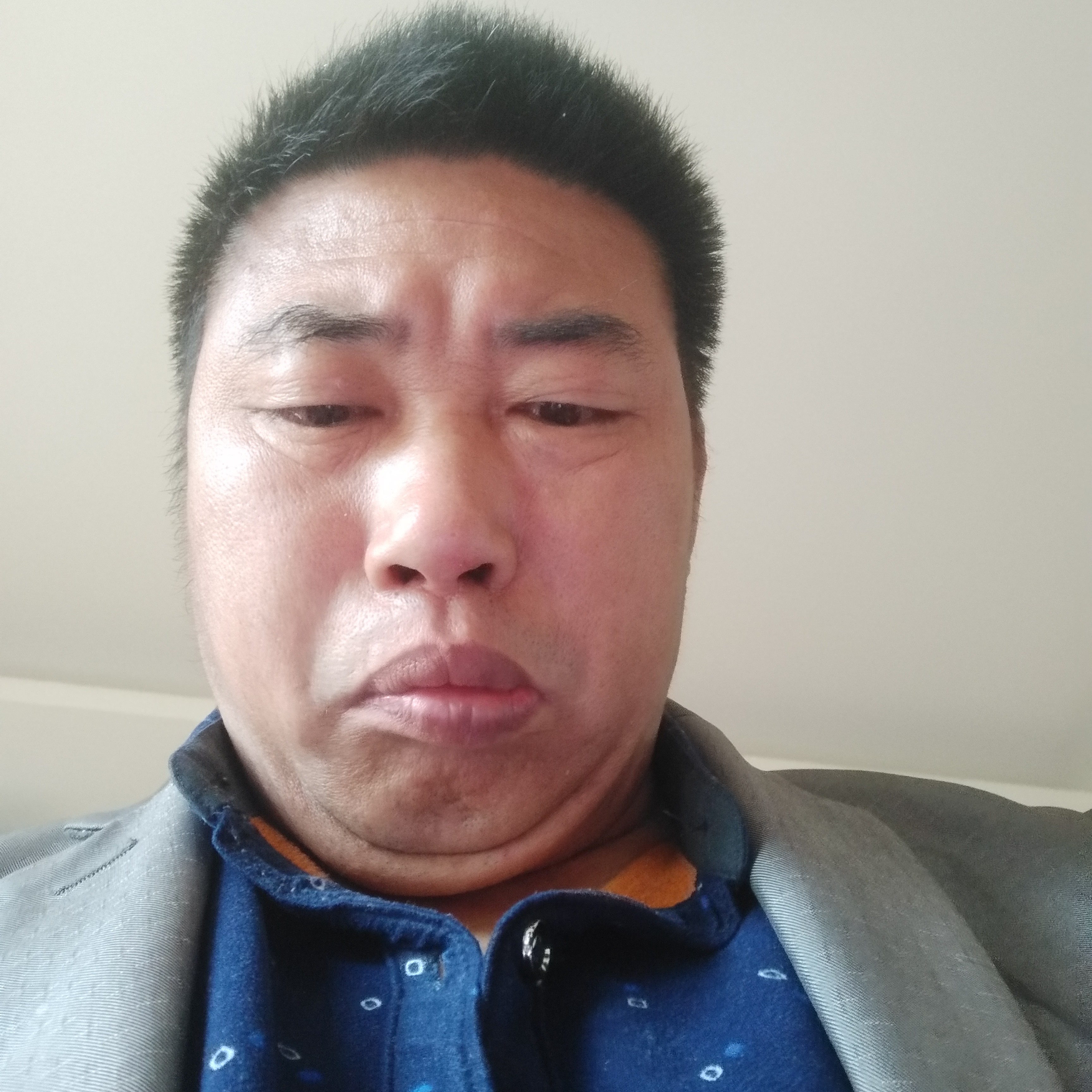 冷眸寒冷鲁兴龙的照片