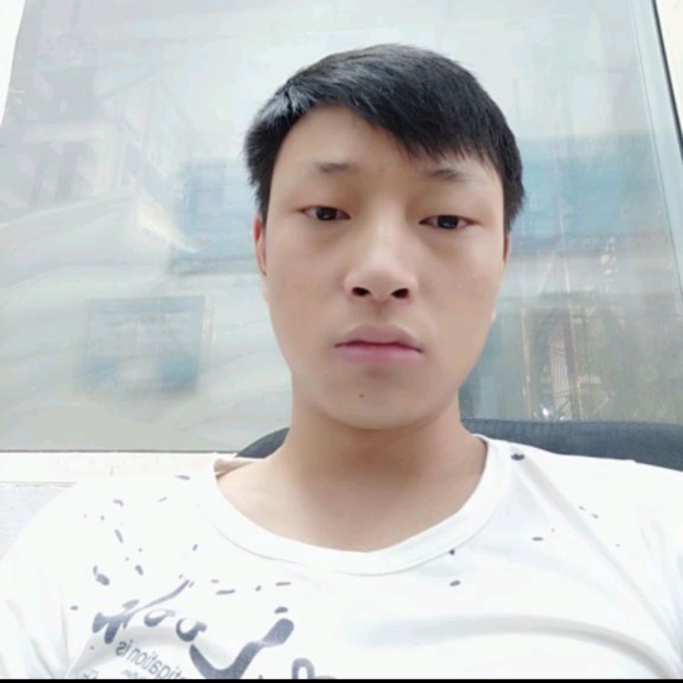 草莓浅吻错落的照片