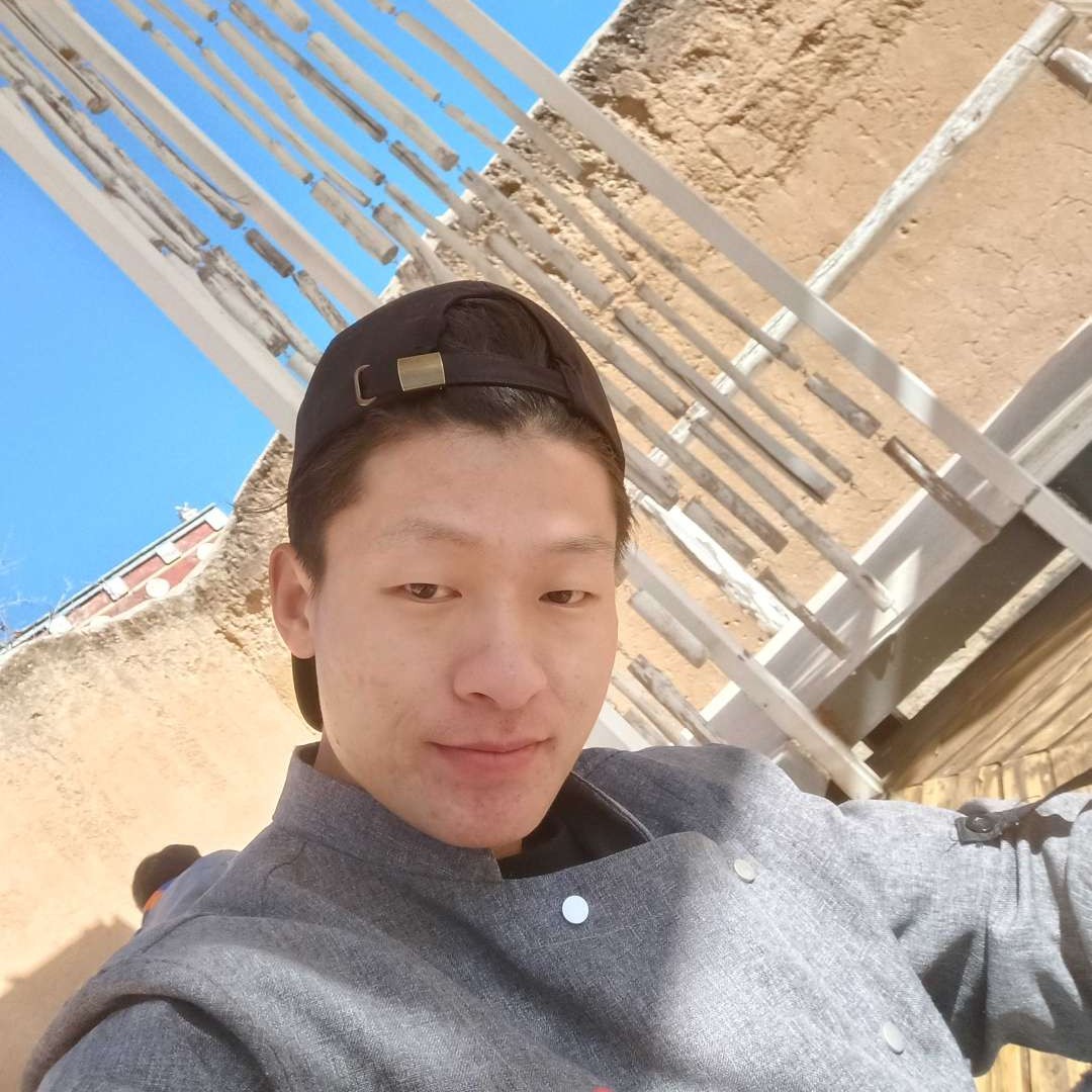 世铭凯的照片