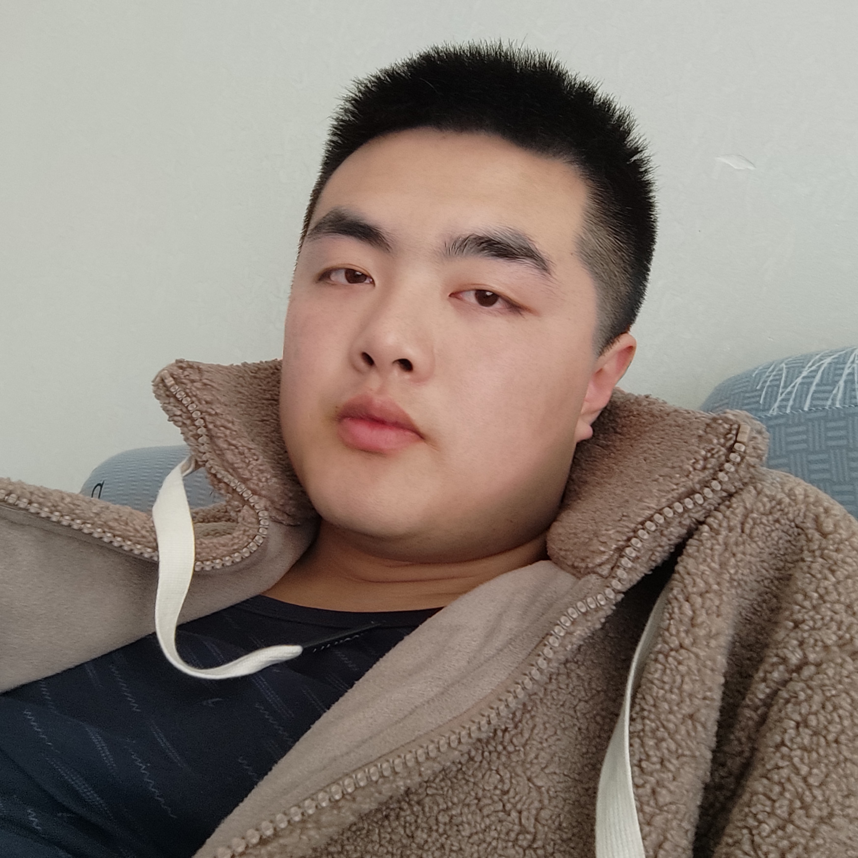 标致蹙眉陌殇的照片