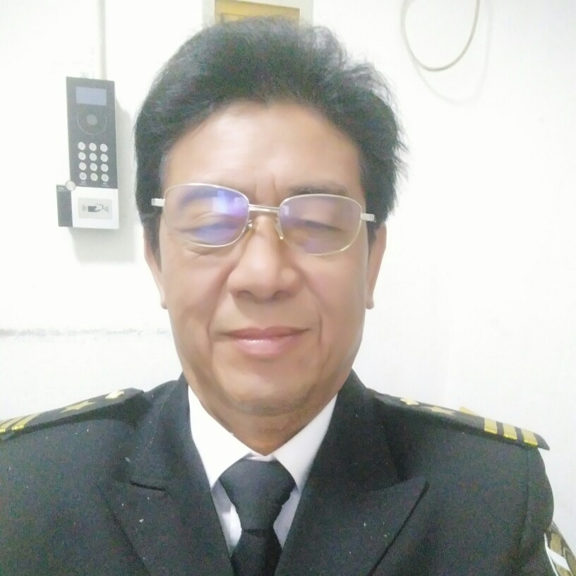 笑点低請枕头的照片