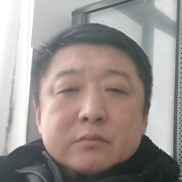 冒泡的啤酒的照片