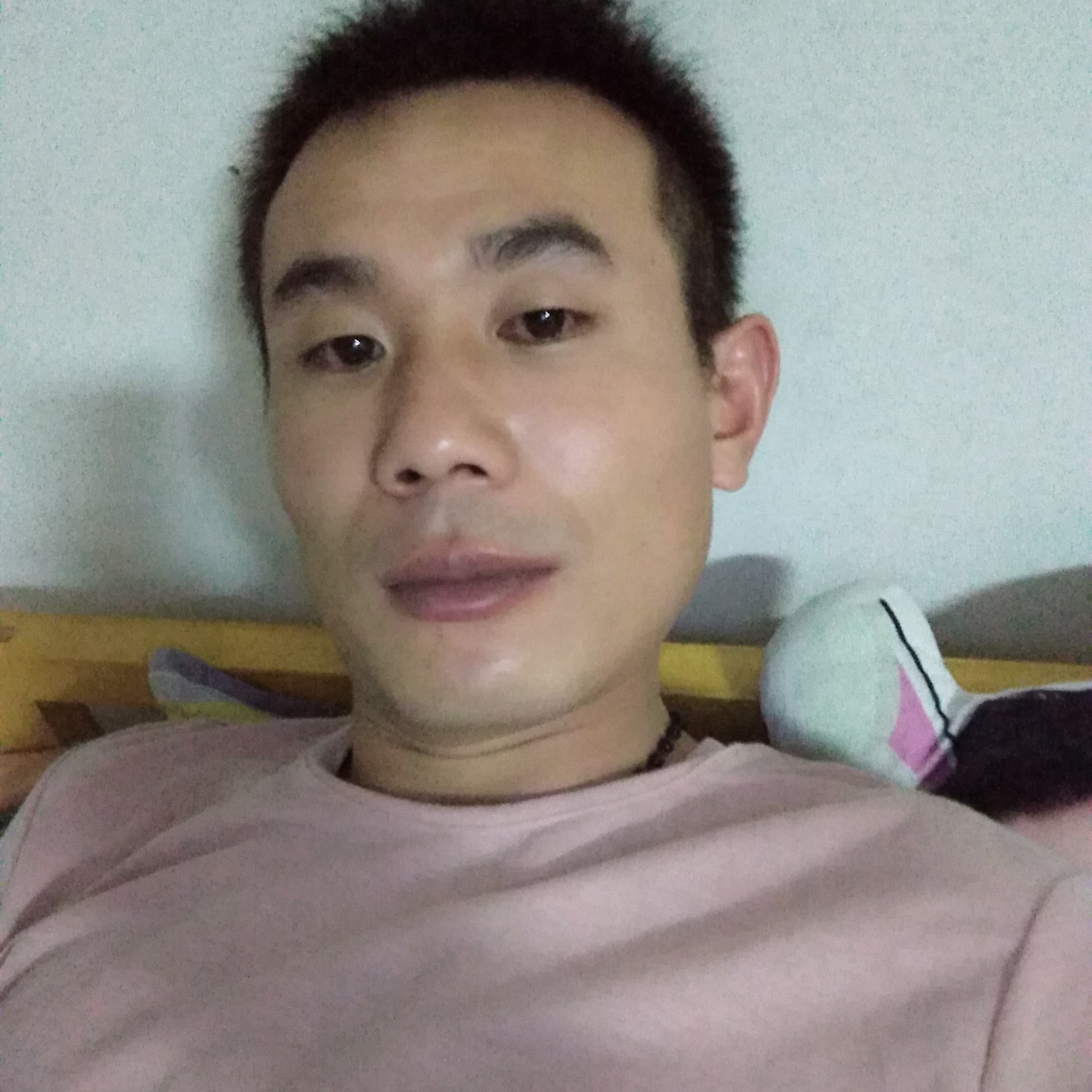 迷茫深拥摩托的照片