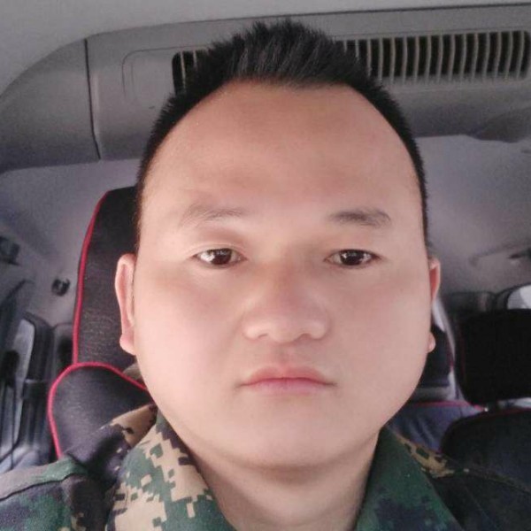 晨阳拿纯情的照片