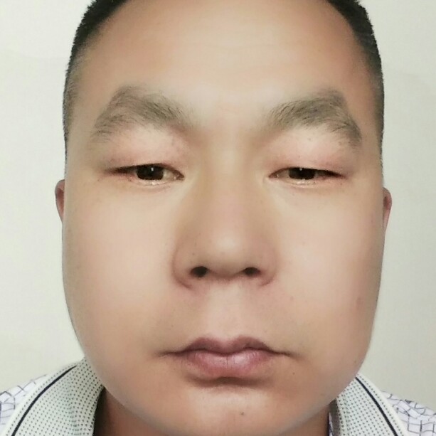 开心浅吻含羞草的照片