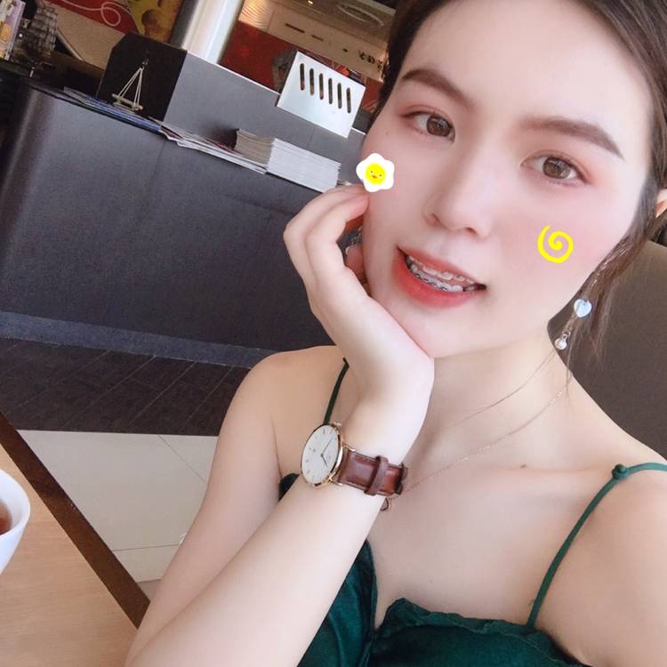 甜美深拥世界的照片