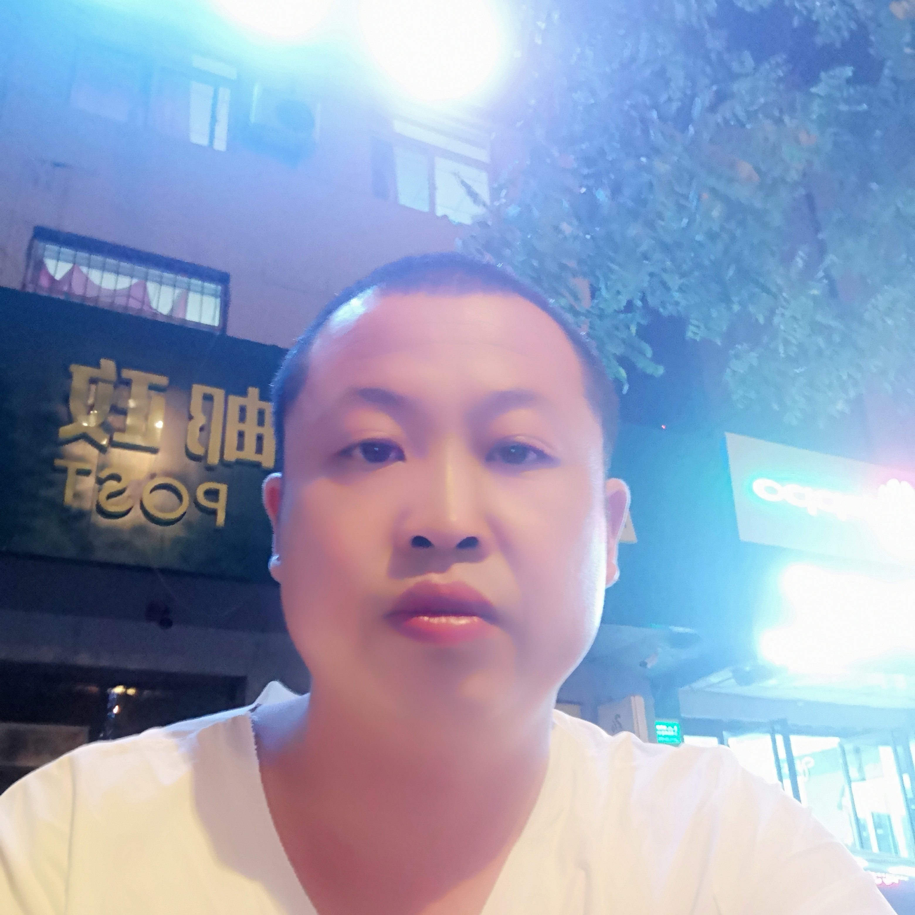 睫毛膏给危机的照片