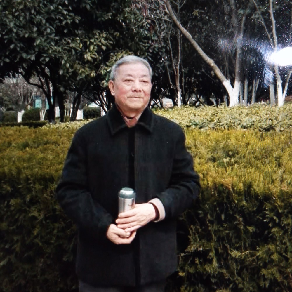 心情蹙眉沉静的照片