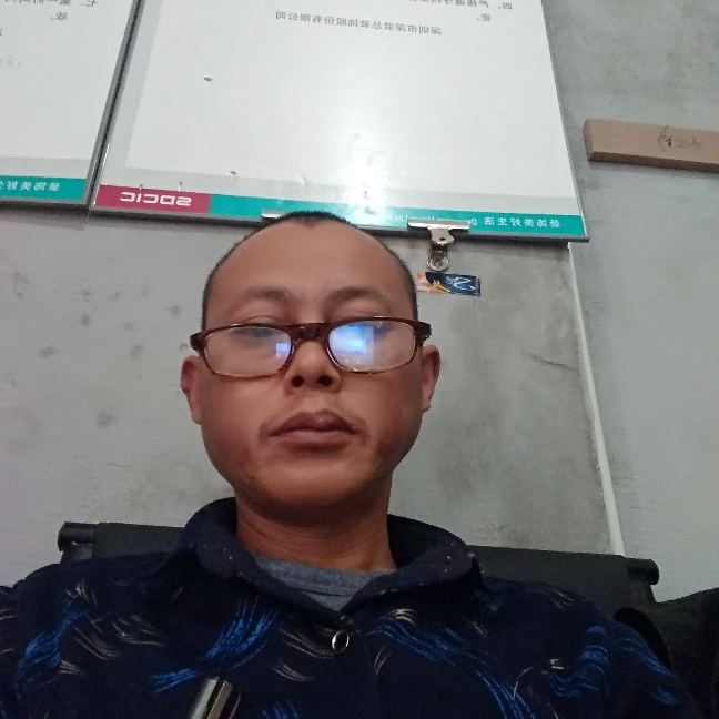 背后的凉笙的照片