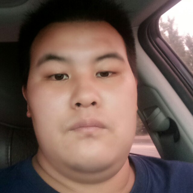魁梧小伙的照片