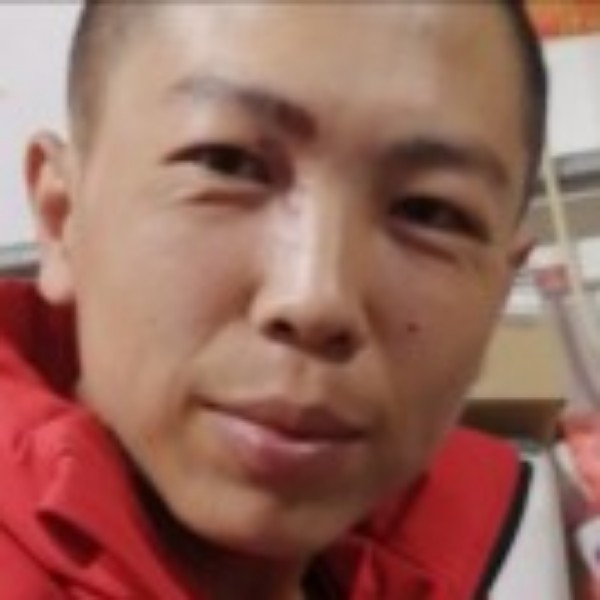 留胡子請热狗的照片