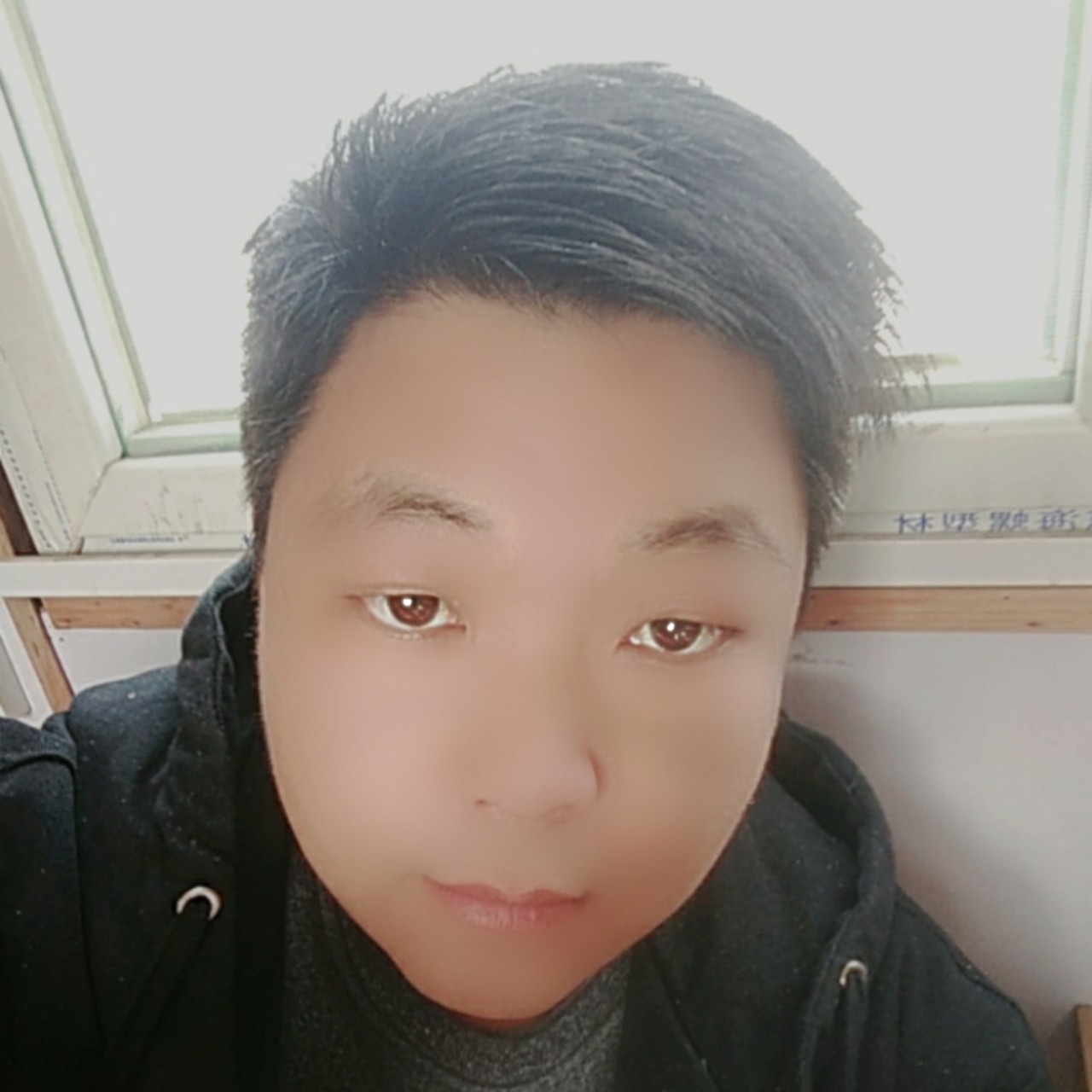 余溫回眸机灵的照片
