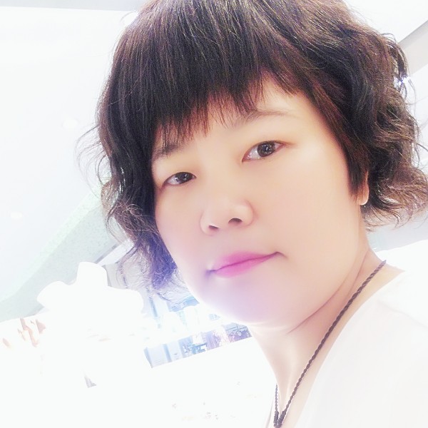 不落的花瓣的照片