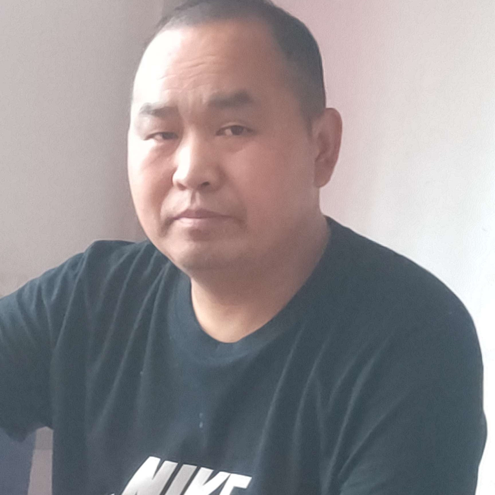 无语倾心草丛的照片