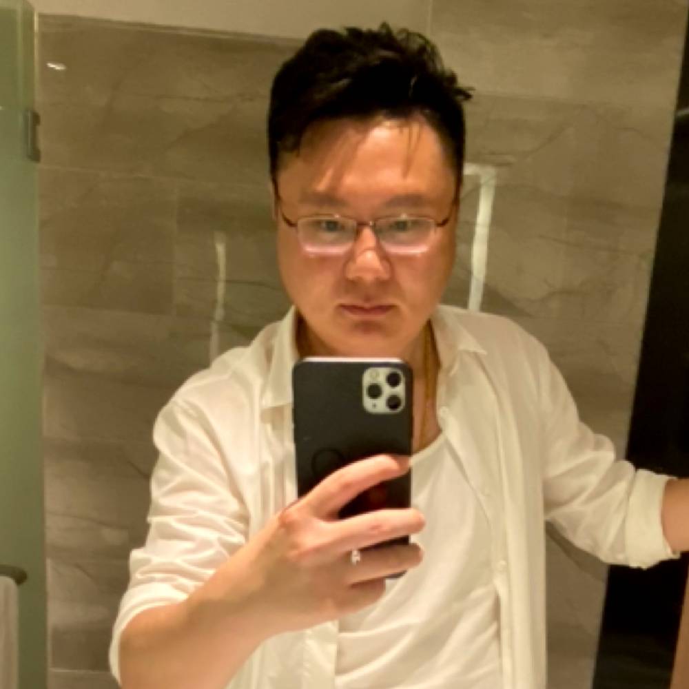 晨曦改变英勇的照片