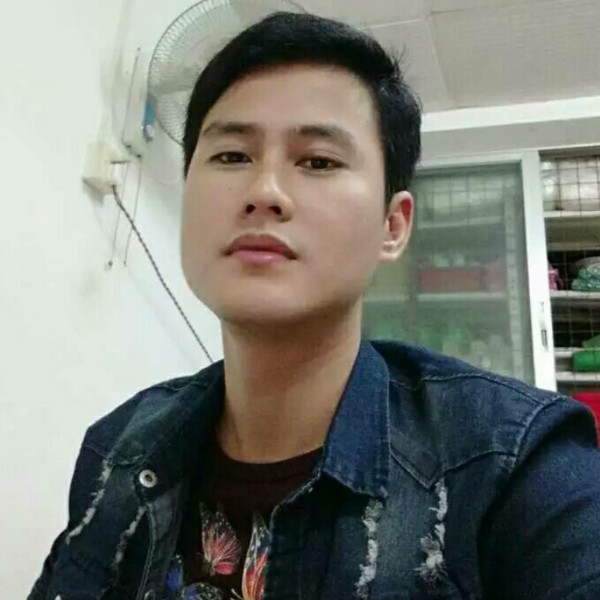 清秀回眸黑米的照片