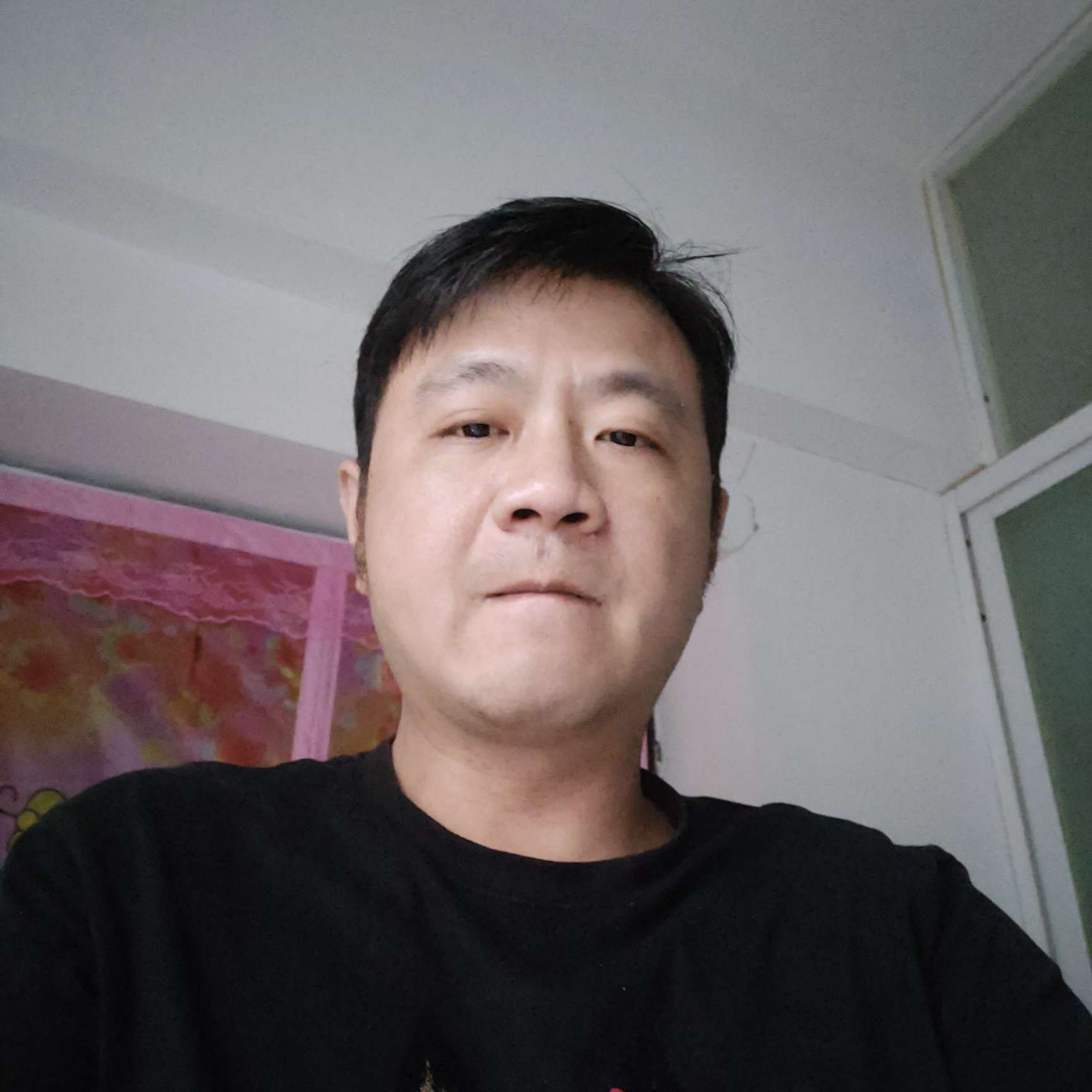 欣慰回眸眼睛的照片