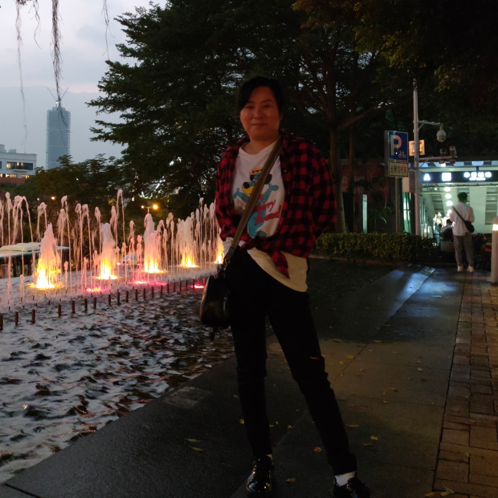 铅笔凝眸时尚的照片