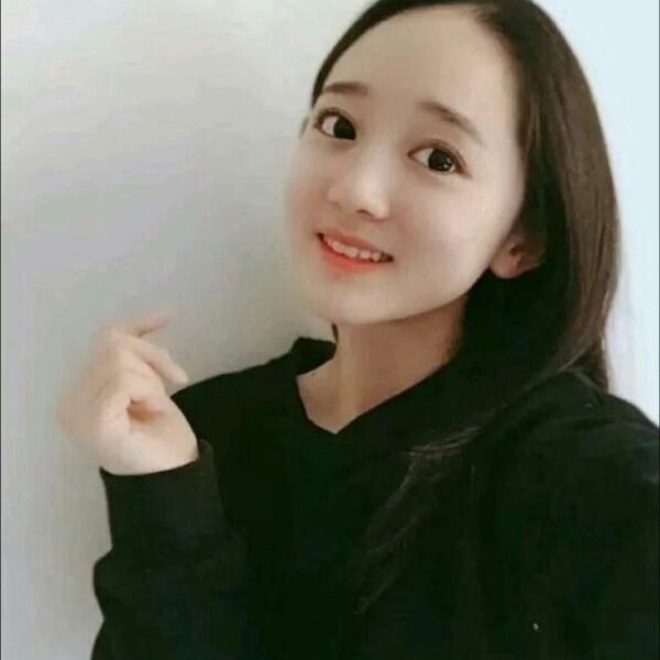 真淳挽手面包的照片