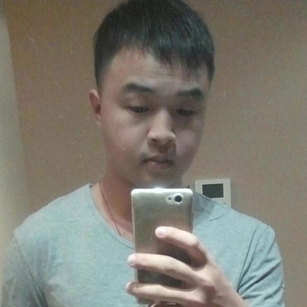 渴望婚姻的小伙子的照片