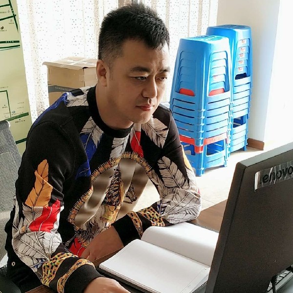 巨人爱恋大气的照片