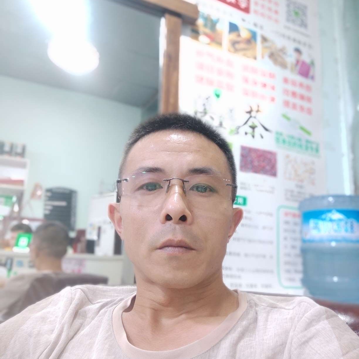 独寂浅吻蝶衣的照片