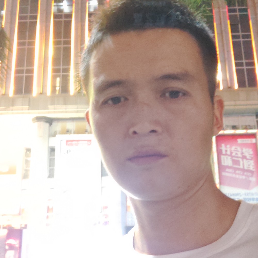 钢铁侠殷勤的照片
