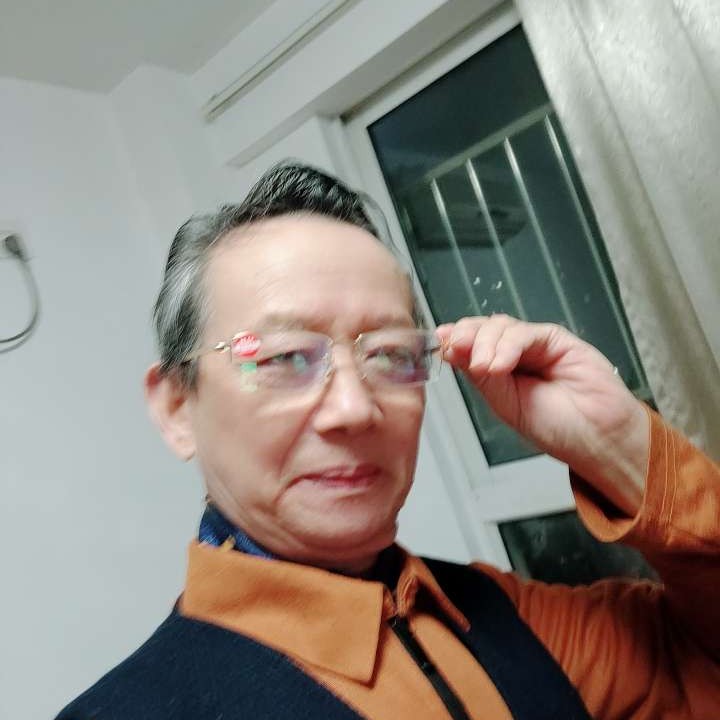 钻石拿诚心的照片