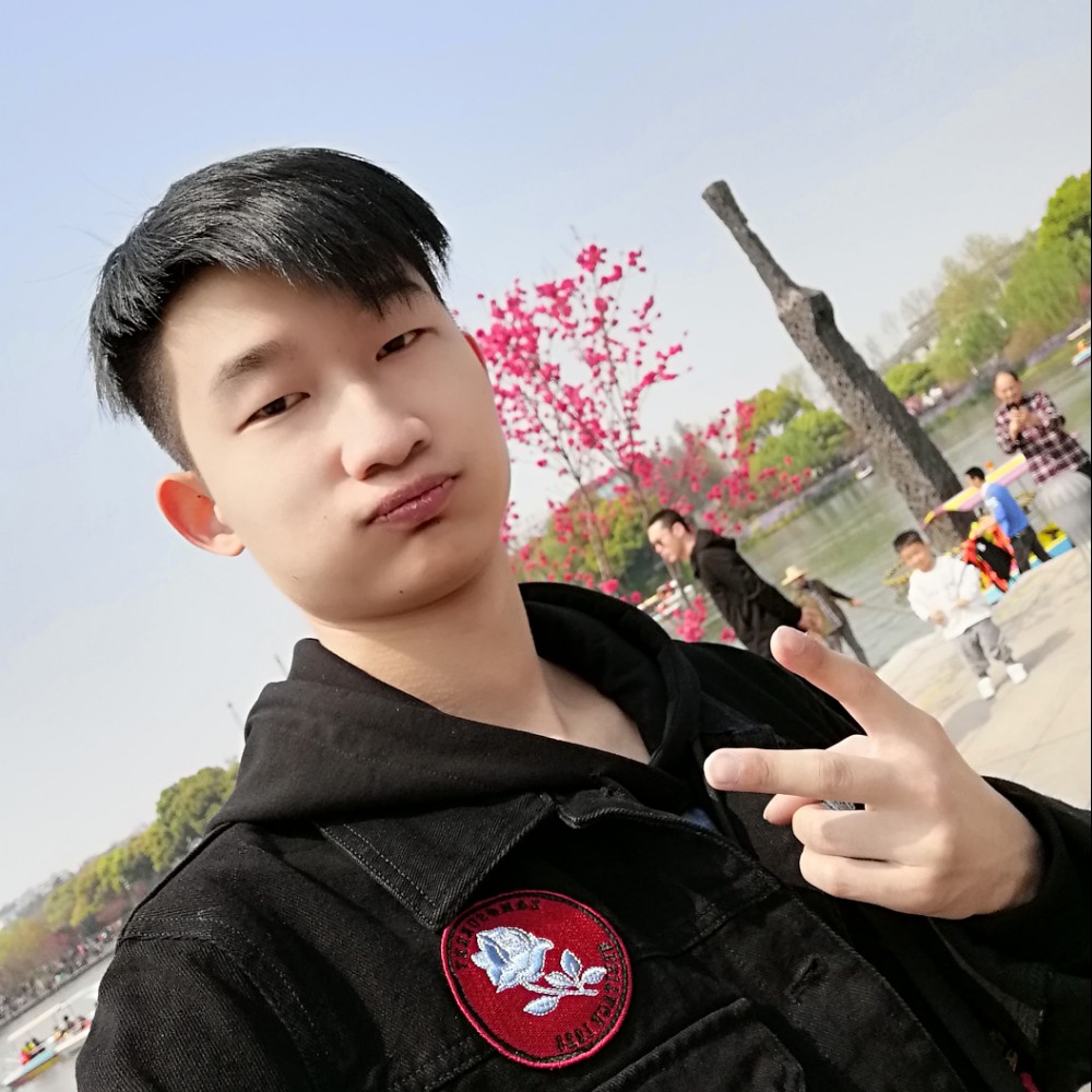 直率深拥寒风的照片