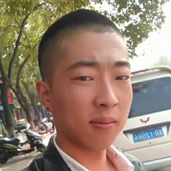 一个人在旅行的照片