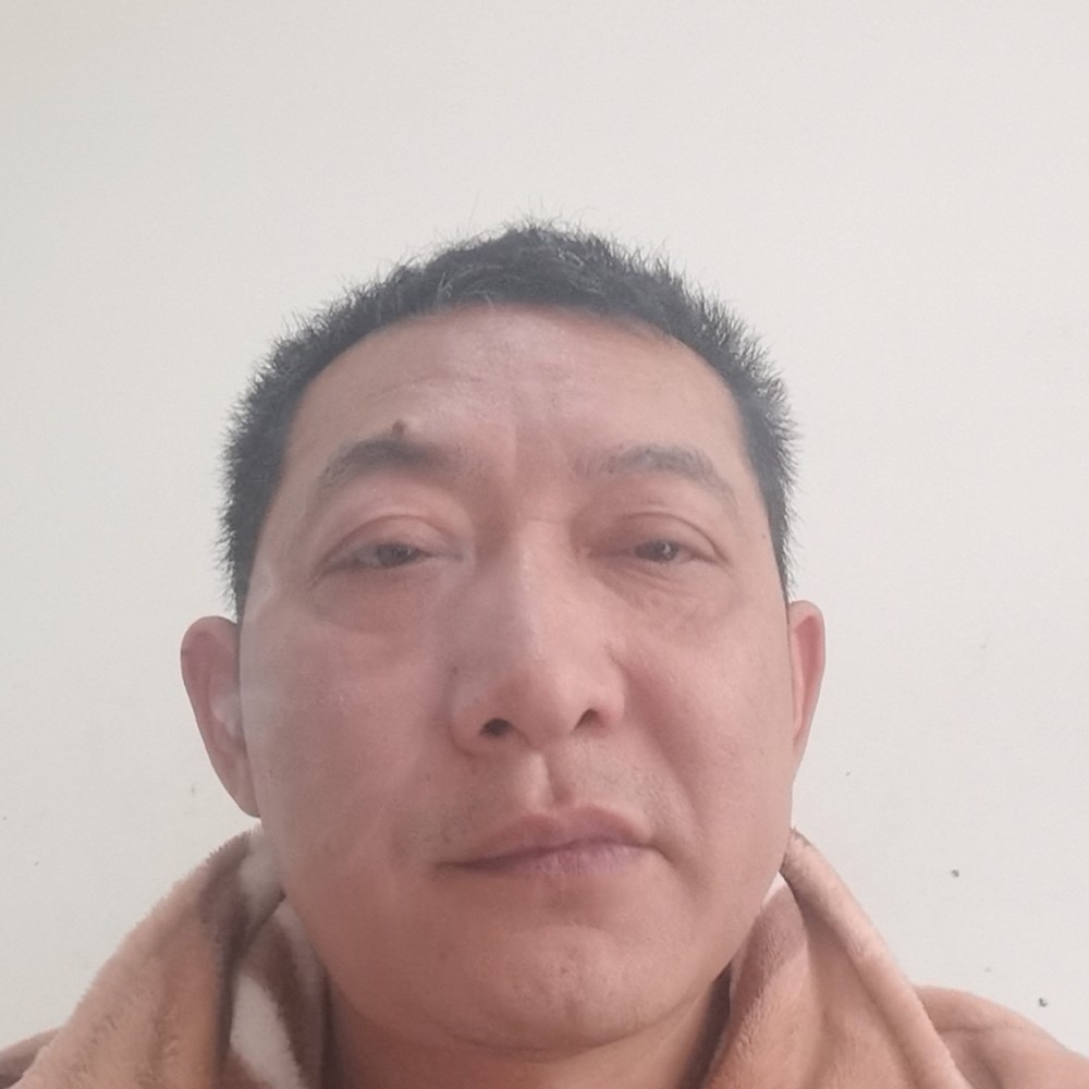 耍酷用面包的照片