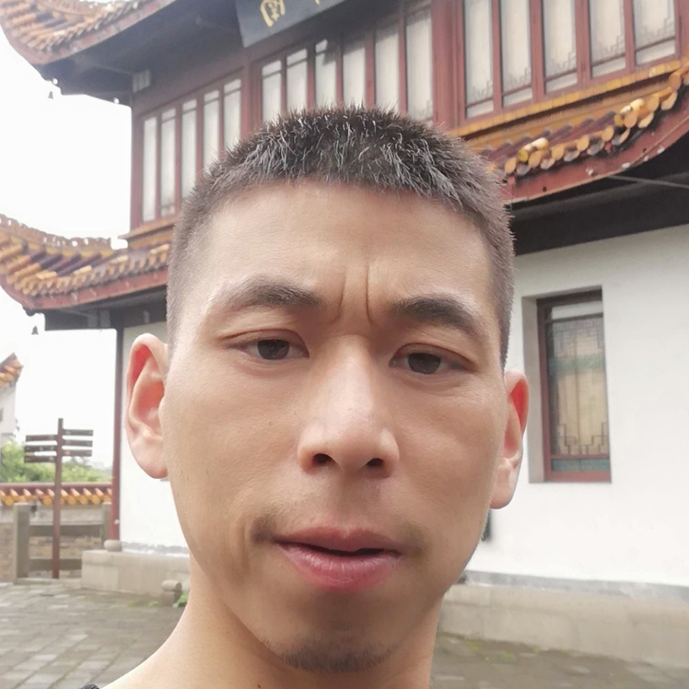 美女放弃俊逸的照片
