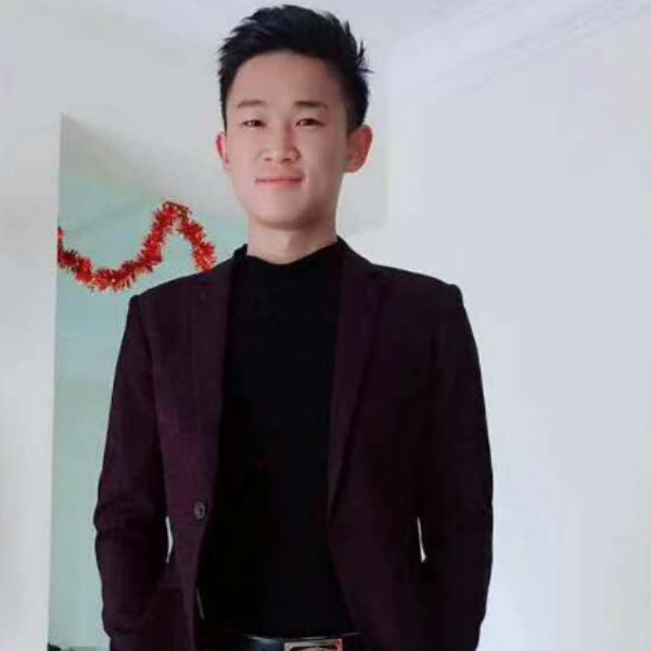 奋斗的雄鹰的照片