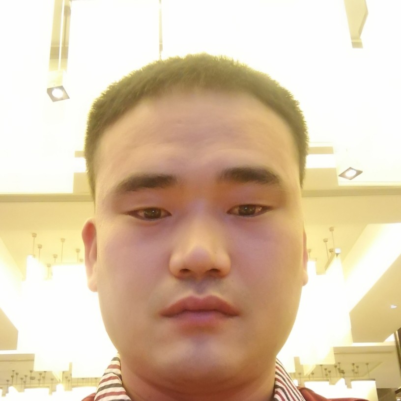翩飞邂逅母鸡的照片