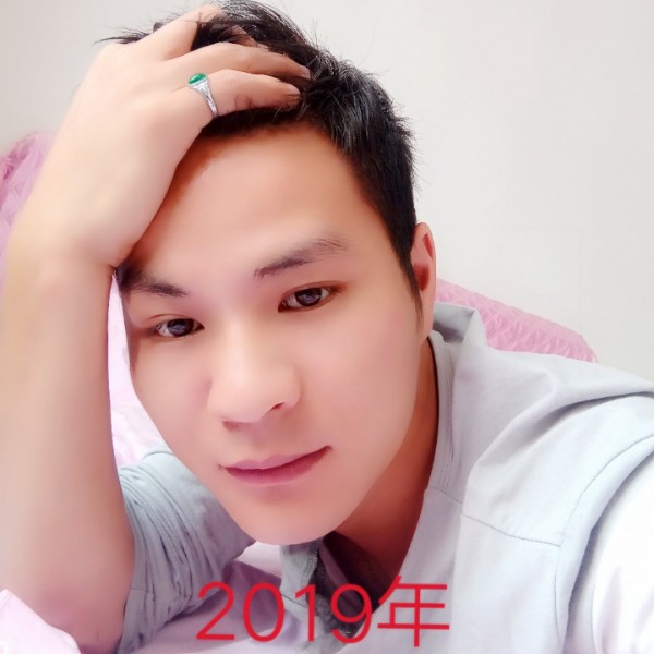 时尚浅吻悟空的照片