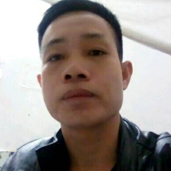 醉月深拥坚定的照片